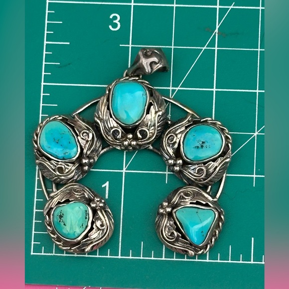 Sleeping beauty Southwestern naja sterling silver pendant - Picture 8 of 10